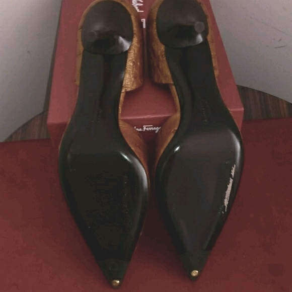 Salvatore Ferragamo Siona ostrich d'orsay heels - Picture 6 of 13